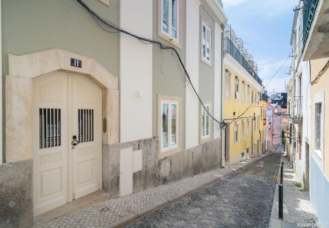 Apartment in Lisbon - Cardal Deluxe Apartment